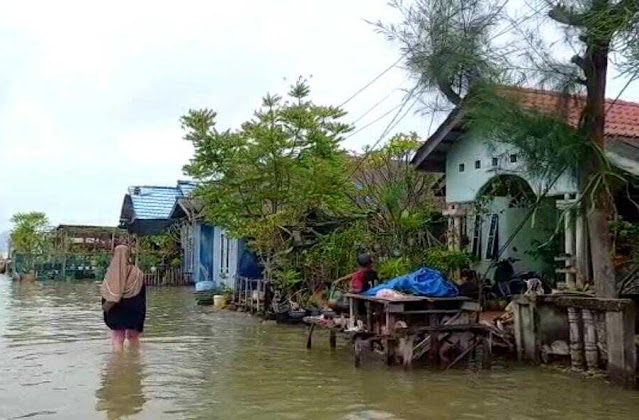 Akibat Fenomena Fase Bulan Purnama dan Curah Hujan Tinggi, BMKG Memprediksi Akan Terjadi Banjir Rob