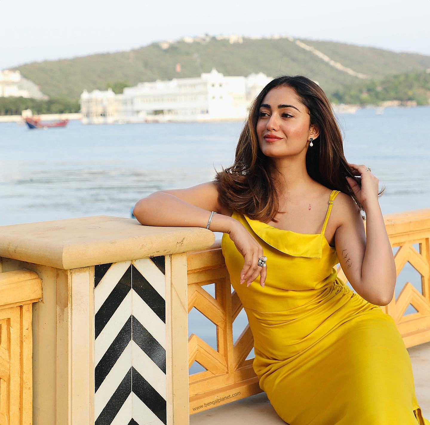 Tridha-Choudhury-looks-chic-hot-and-classy-in-these-pictures-65-Bengalplanet.com