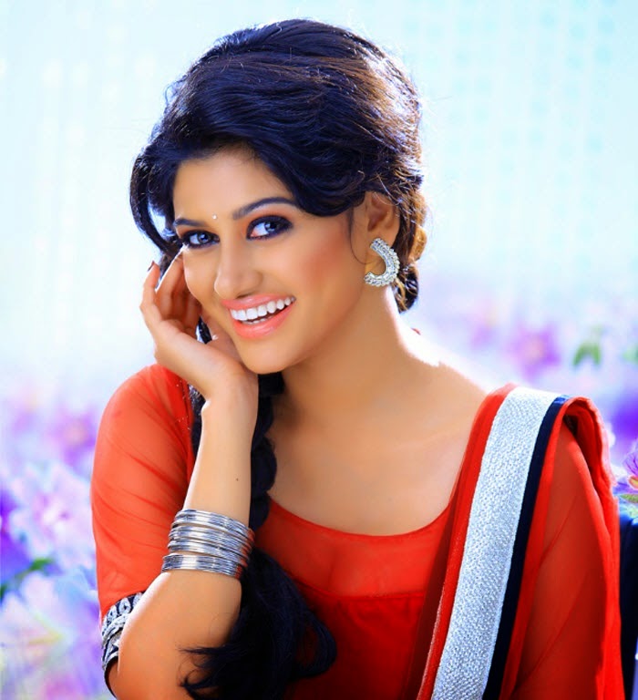 Actress Oviya Latest HD Images