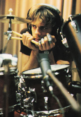 Stewart Copeland, batería de The Police, en un momento de descanso