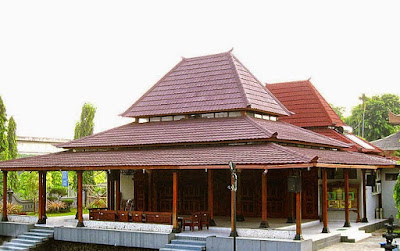 rumah adat joglo