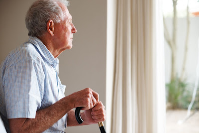 Cuidados esenciales del anciano en casa