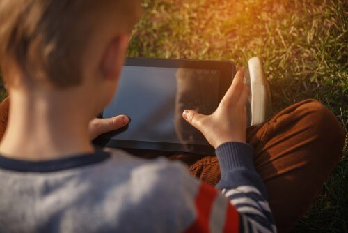 Comment assurer la sécurité des enfants en ligne