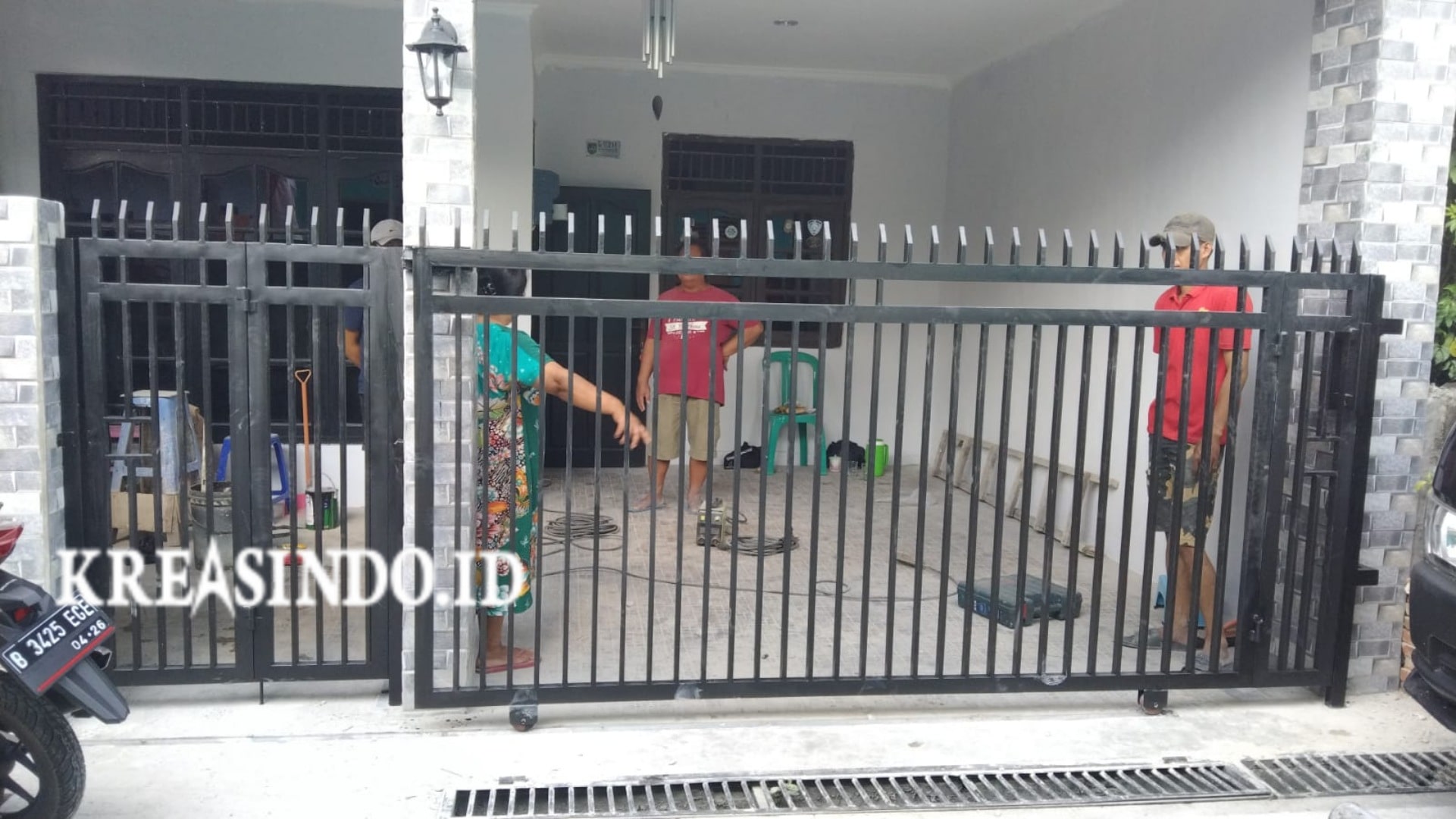 Merubah Pintu Lipat Jadi Pintu Dorong di Rumah Bpk Priya Depok Dua