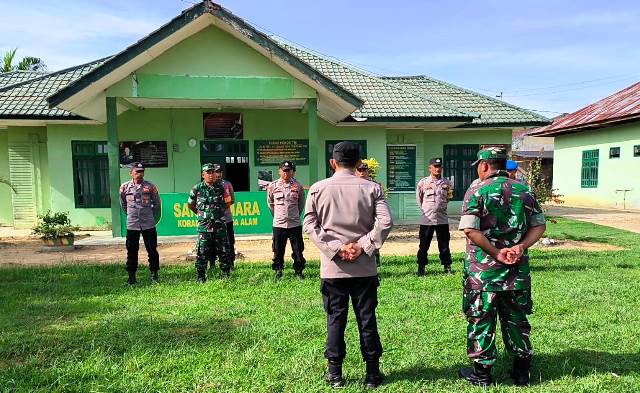 Tingkatkan Sinergitas TNI-Polri, Polsek Banda Alam Polres Aceh Timur/Koramil 18 Apel dan Patroli Bersama