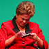 Sem campanha na rua, Dilma lança WhatsApp