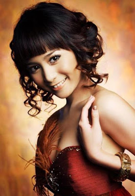 Foto Artis Cantik Bunga Zainal celebrity picture Style