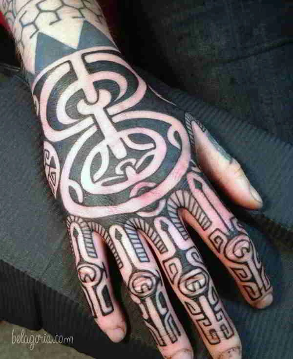 imagen de tatuaje maori estilo samoano