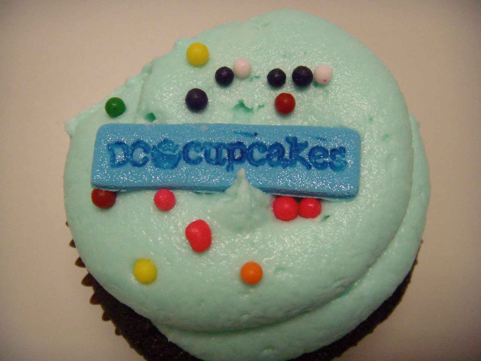 chocolate cupcakes with sprinkles Georgetown Cupcake: DC Cupcake and Lemon Blossom Cupcakes