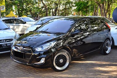 Modifikasi Mobil Hyundai Grand Avega Hitam