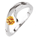 A007のリング形状、オレンジダイヤはハートインダイヤモンド製