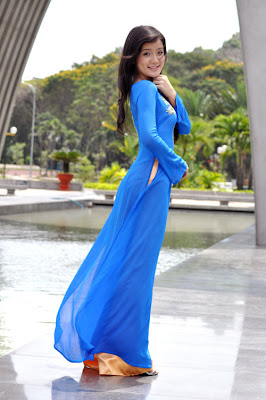 Xuan Mai in Ao Dai