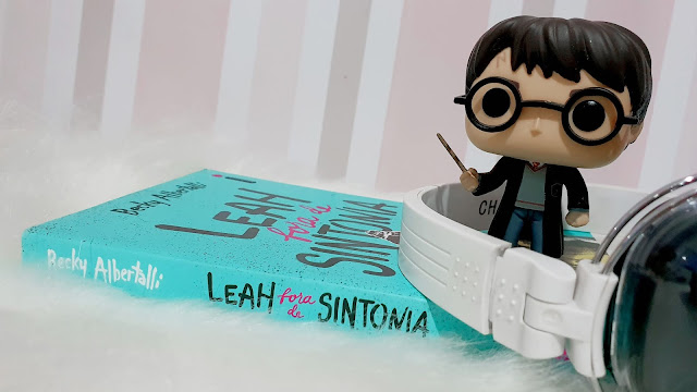 Resenha de Leah Fora de Sintonia, livro de Becky Albertalli