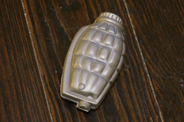 une grenade en plastique soufflé 