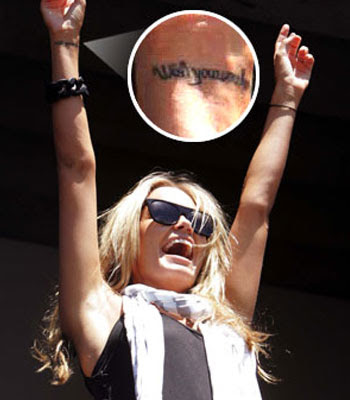 Lara Bingle has a single tattoo design of the phrase "wish you were here", 