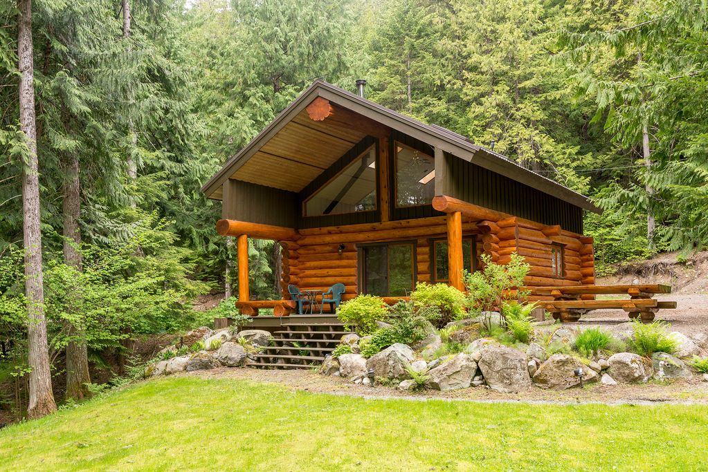Lakefront private log Cabin The Hummingbird