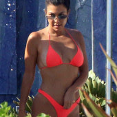 hot and sexy model,Hollywood nude actress,Kaurtney kardashian sexy and hot leaked recent nude bikini picture in 2021,nude model,