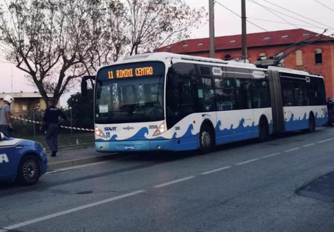 Rimini, somalo accoltella 5 persone: colpito anche bimbo