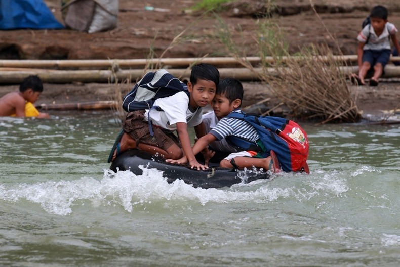 risking-lives-for-school-30