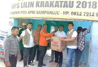 Penyerahan bantuan untuk korban bencana alam Tsunami di Lampung Selatan