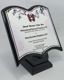 Plakat Kayu Minimalis Surabaya