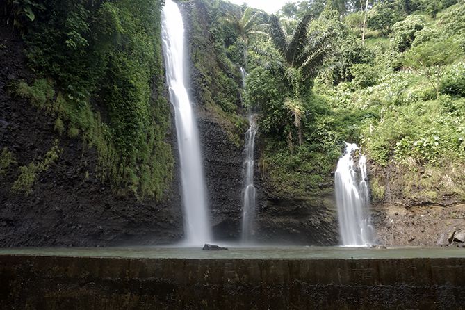 Curahan air terjun Songgo Langit saat musim penghujan