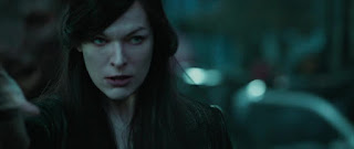 ¡Qué guapa que está Milla Jovovich de mala apocalíptica! - Hellboy