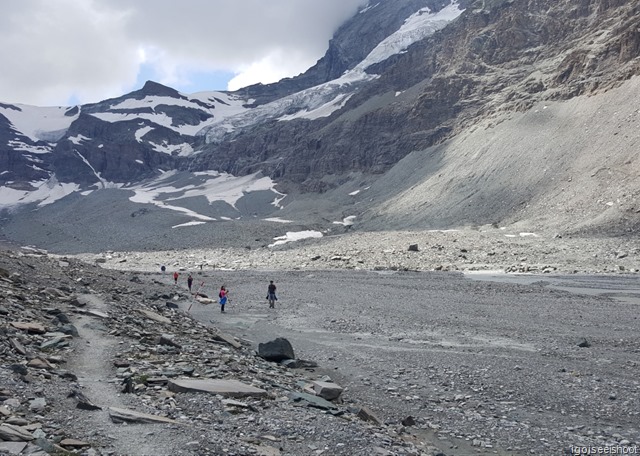 A walk along the glacier valley with melt-waters flowing on our left.