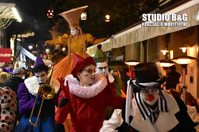 Εκπληκτική ατμόσφαιρα με το Βενετσιάνικο καρναβάλι στο Ναύπλιο (βίντεο)