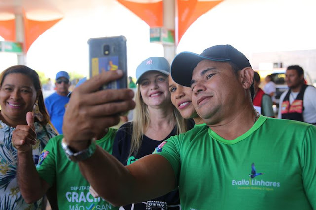 Gracinha Mão Santa com o povo