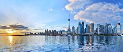 Panorama do horizonte de Toronto ao pôr do sol em Ontário, Canadá