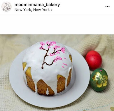 Image with Easter bread Kulich (Paska) and eggs decorated with gold Hibiscus tattoo, shared by moominmama_bakery