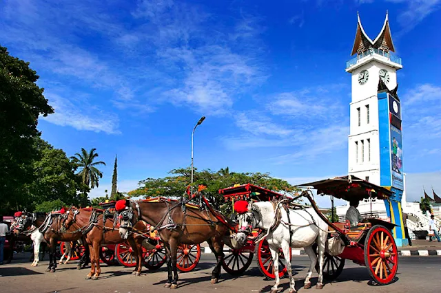 Menelusuri Keindahan Alam Bukit Tinggi