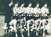 CLUB ATLÉTICO DE MADRID - Madrid, España - Temporada 1970-71 - Rodri, Melo, Martínez Jayo, Calleja, Adelardo e Iglesias; Ufarte, Luis, Gárate, Irureta y Alberto - ATLÉTICO DE MADRID 1 (Adelardo) LEGIA DE VARSOVIA 0 - 10/03/1971 - Copa de Campeones de Europa, cuartos de final, partido de ida - Madrid, estadio de Manzanares - El Atlético de Madrid, que perdió 2-1 en la vuelta, se clasificó por el valor doble de los goles en campo contrario