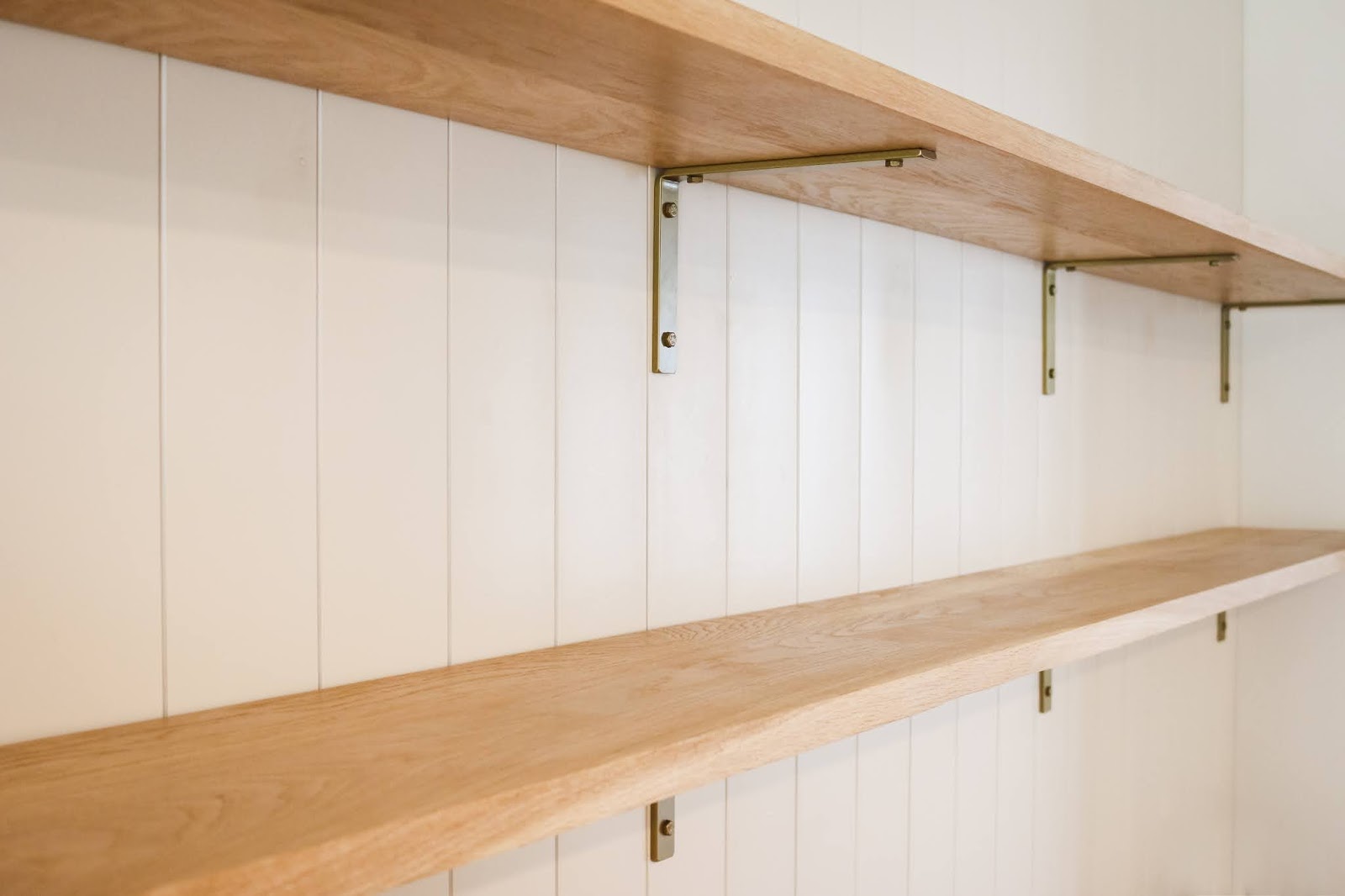 How To Hang Floating Shelves Using Brackets   One Room Challenge 