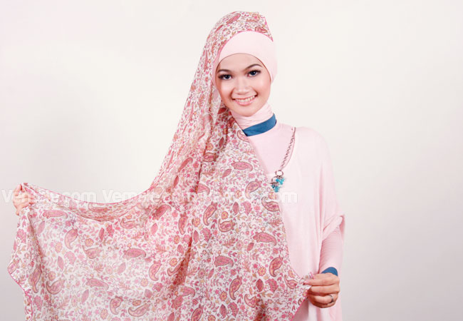 Cassanova: Tutorial Jilbab Segi Empat Motif Bunga