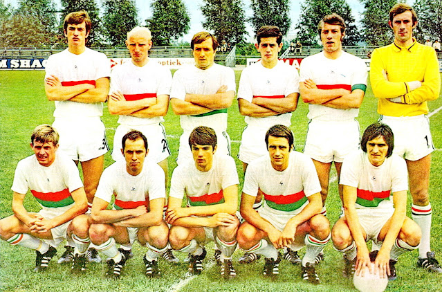 ADO DEN HAAG. Temporada 1970-71. Simon Van Vliet, Theo Van der Buch, Dick Advocaat, Piet De Zoete, Aad Mansveld y Ton Thie. Harry Hestad, René Pas, Joop Korevaar, Wytse Couperus y Lex Schoenmaker. Una alineación del ADO de LA HAYA, tercer clasificado en la Eredivisie de Países Bajos.