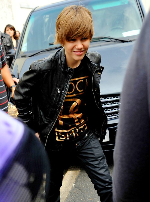 new justin bieber pictures may 2011. Justin Bieber New HairStyle