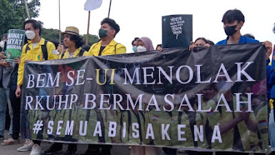 Ultah Jokowi, Mahasiswa Beri Kado Aksi Demo Tolak RKUHP 