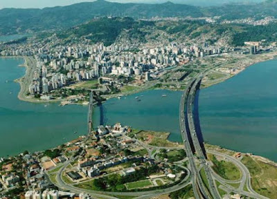 Foto da Cidade de Florianópolis Vista Aérea de Cima pra Baixo