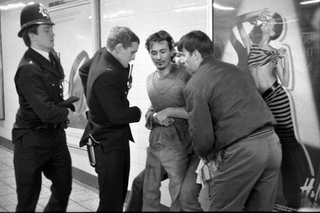 Photos from London Underground in 1980s (35 pics)