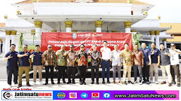 Pj. Gubernur Jatim Terima Bantuan Baja Ringan dari PT. Kepuh Kencana Arum