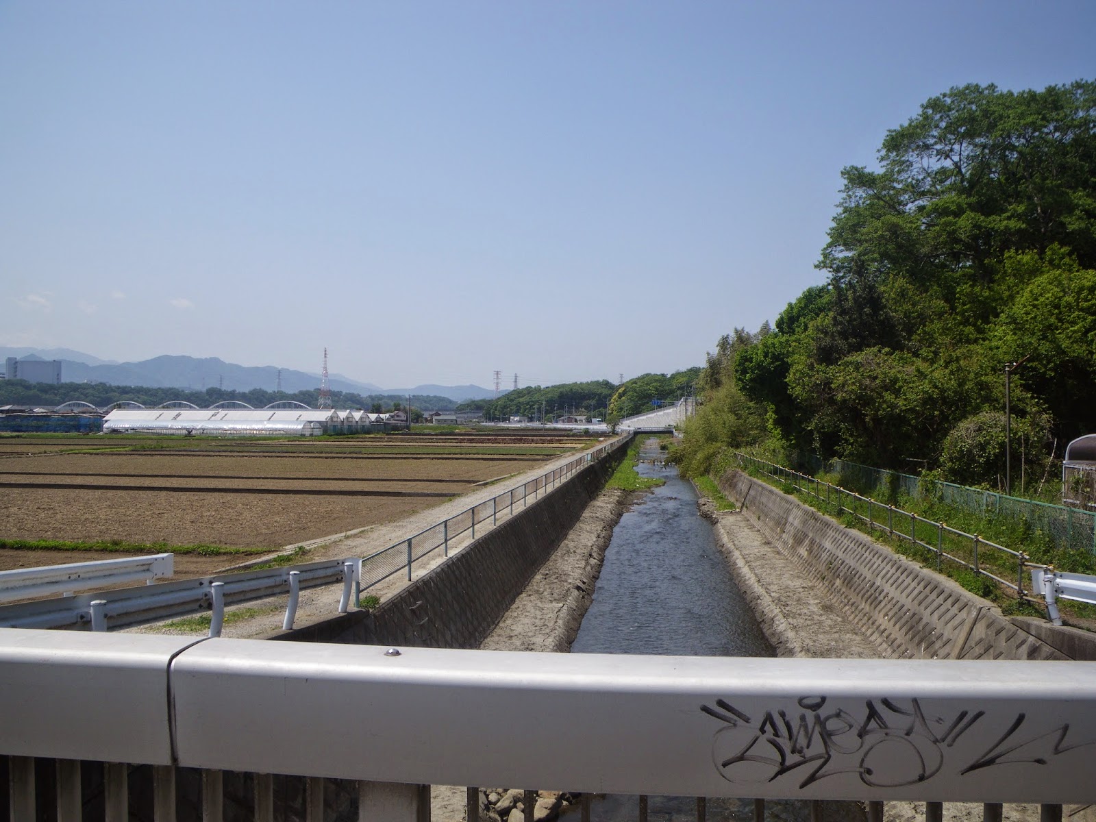 相模原台地散歩 下溝の鳩川分水路から南に鳩川に沿って田名原段丘面を海老名まで 時空散歩