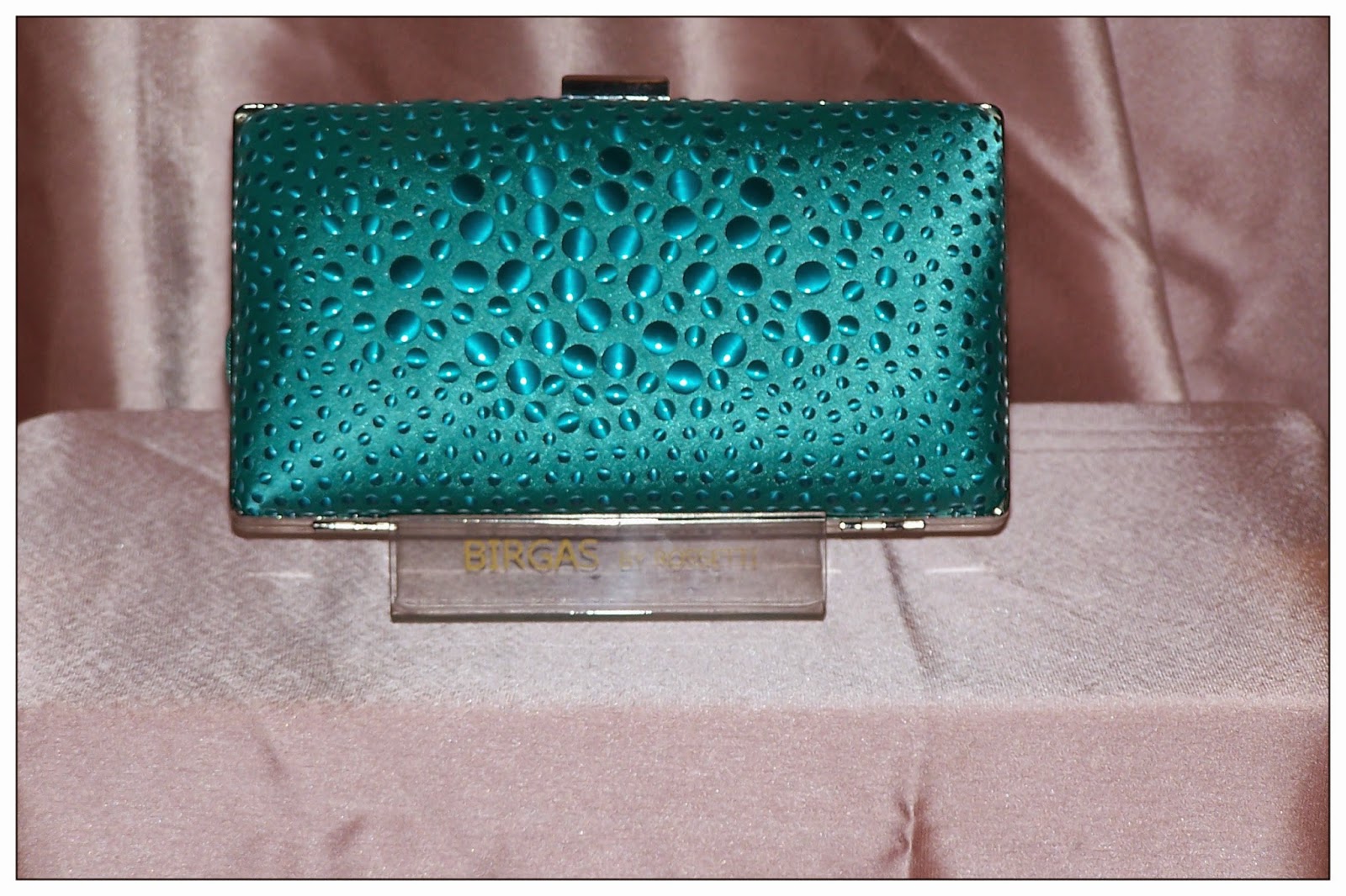 clutch bolso de fiesta en color verde agua dispone de cadena