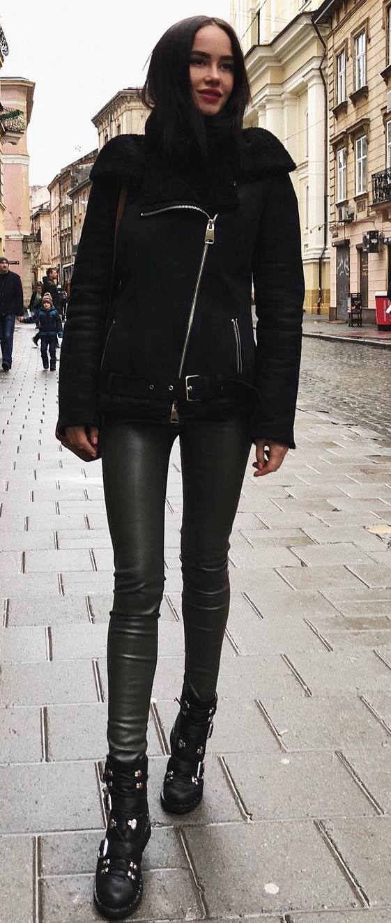 trendy black outfit / leggings + jacket + boots