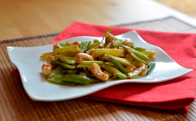 Céleri sauté aux Noix de Cajou  (vegan) - 芹菜炒腰果 (素)