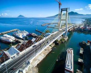 Jembatan Soekarno Melintasi Sungai Tondano