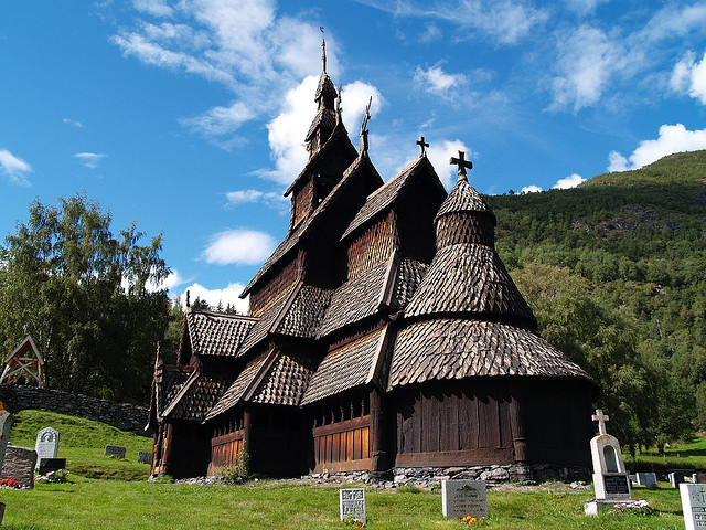 ノルウェーにある900年前の木造教会は ヴァイキング文化との融合 Ar ミライノシテン
