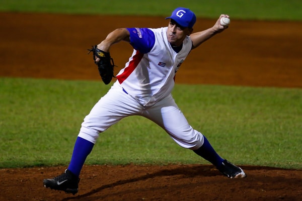 Con buena labor monticular del zurdo Leandro Martínez y feroz ofensiva de 19 hits, Orientales venció 10-3 a Occidentales y ganó este domingo la Serie Especial de Béisbol