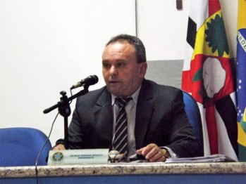 Gilmar Pereira devolve sobra de 2017 e garante reforma da Câmara